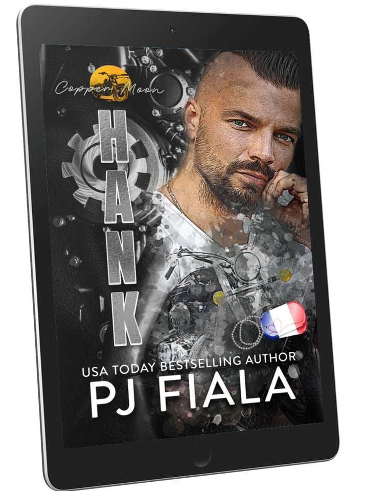  Couverture eBook de Hank par PJ Fiala, romance suspense à moto de la série Copper Moon, avec héros protecteur, romance en petite ville et guérison après un deuil.